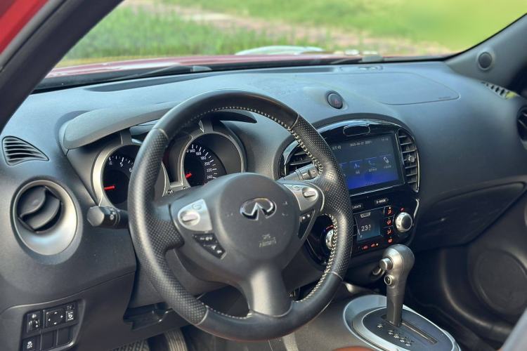Used Infiniti ESQ 2014 1.6L Spontaneous Edition Interior 1