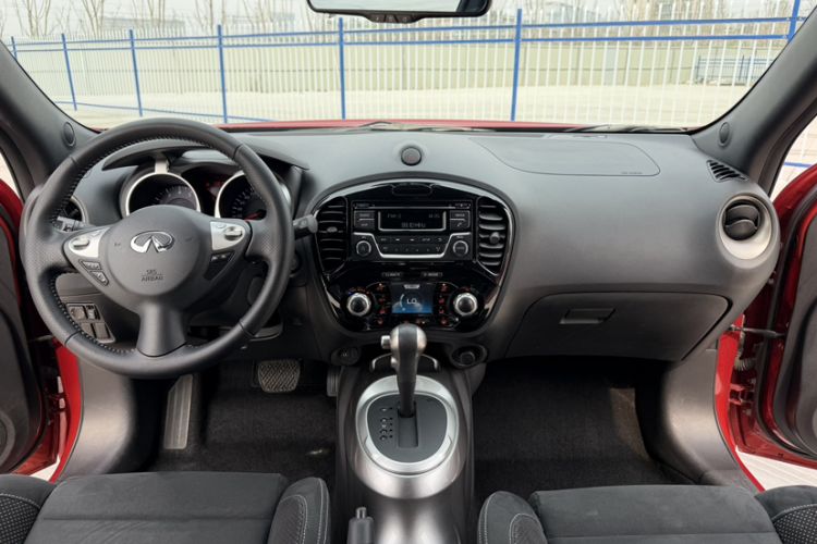 Used Infiniti ESQ 2014 1.6L Spontaneous Edition Interior 12