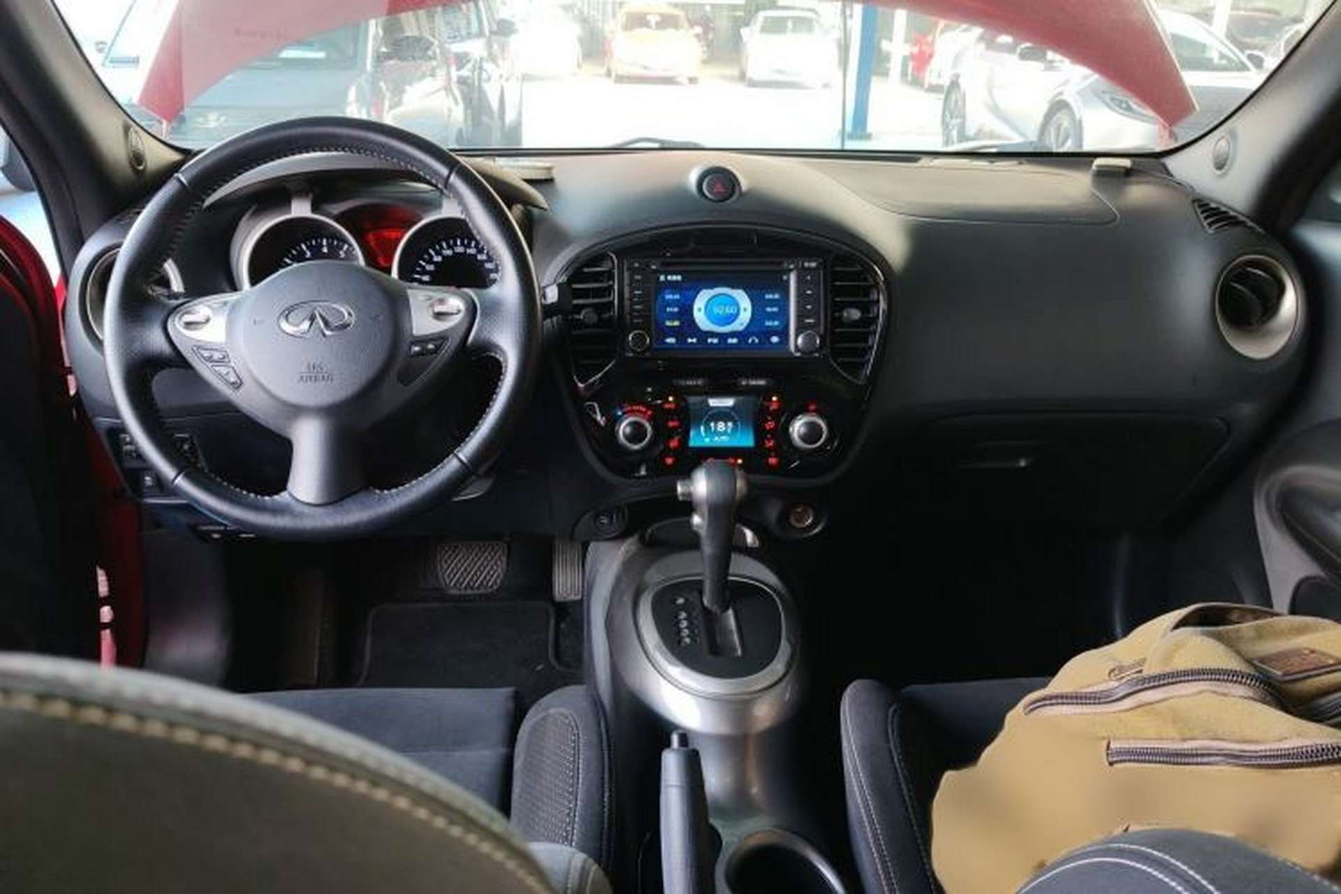 Used Infiniti ESQ 2014 1.6L Spontaneous Edition Interior 2