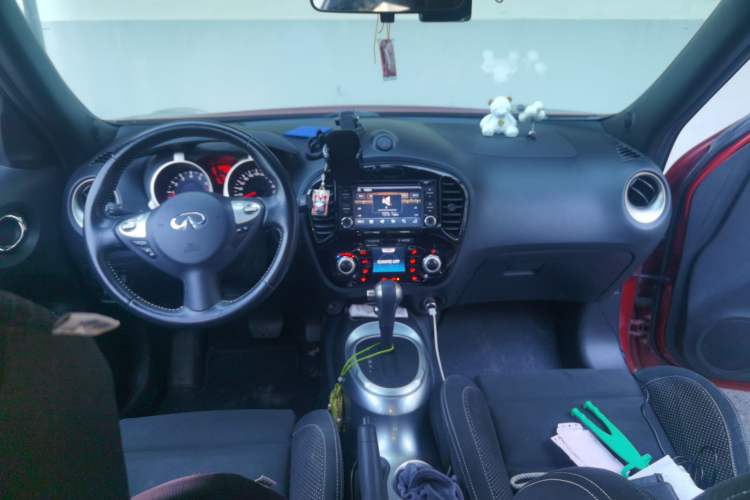 Used Infiniti ESQ 2014 1.6L Luxury Edition Interior 2