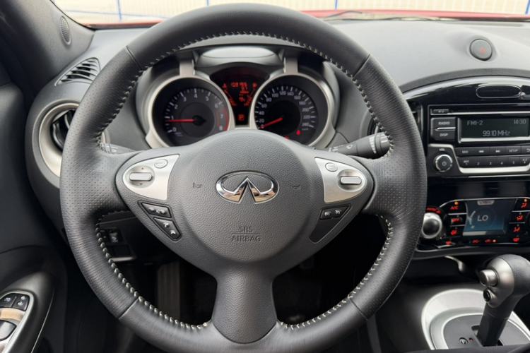 Used Infiniti ESQ 2014 1.6L Spontaneous Edition Interior 2