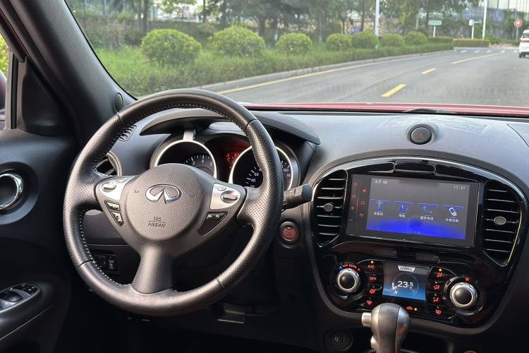 Used Infiniti ESQ 2014 1.6L Spontaneous Edition Interior 2