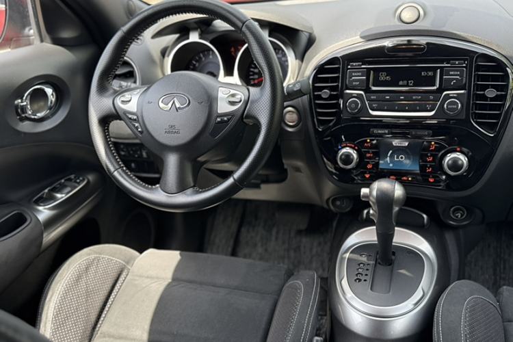 Used Infiniti ESQ 2014 1.6L Spontaneous Edition Interior 2