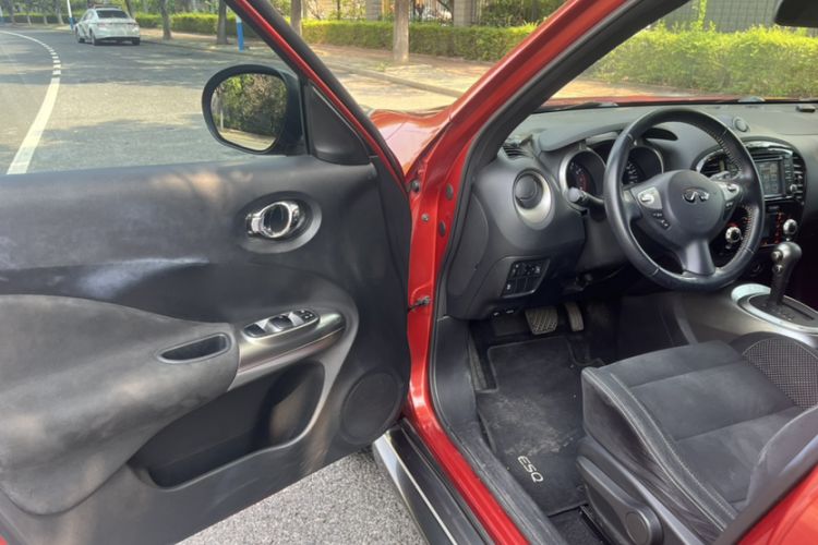 Used Infiniti ESQ 2014 1.6L Spontaneous Edition Interior 2