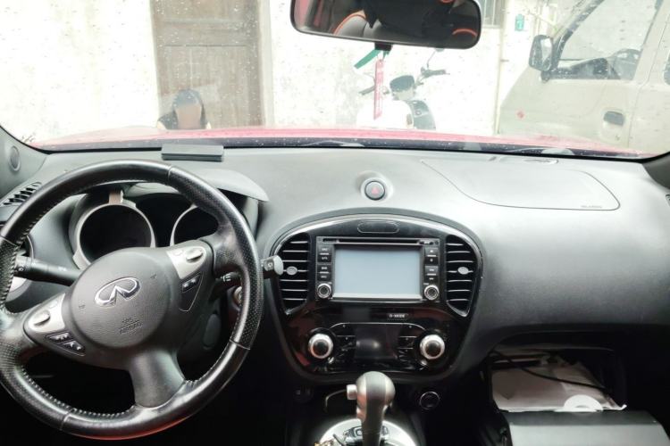 Used Infiniti ESQ 2014 1.6L Spontaneous Edition Interior 2