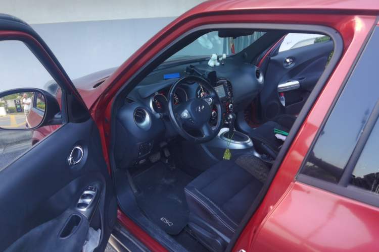 Used Infiniti ESQ 2014 1.6L Luxury Edition Interior 3