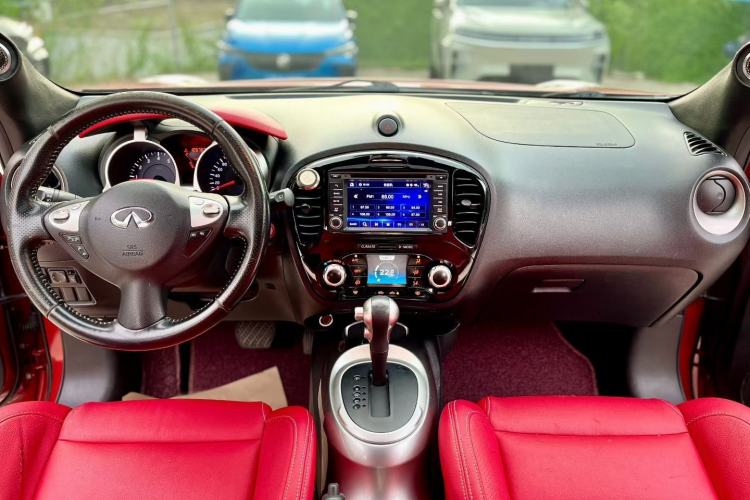 Used Infiniti ESQ 2014 1.6L Spontaneous Edition Interior 4