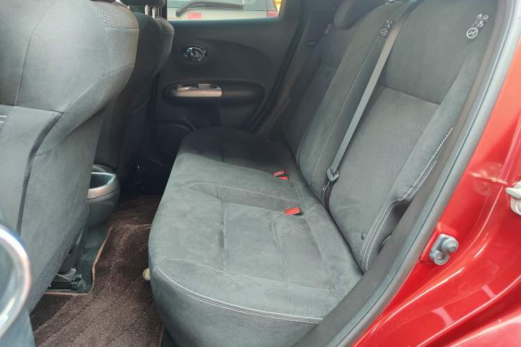 Used Infiniti ESQ 2014 1.6L Spontaneous Edition Interior 4