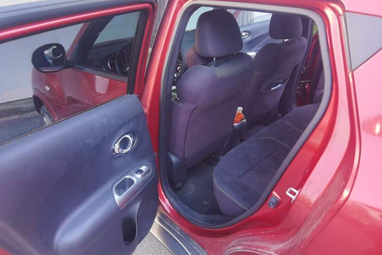 Used Infiniti ESQ 2014 1.6L Luxury Edition Interior 4