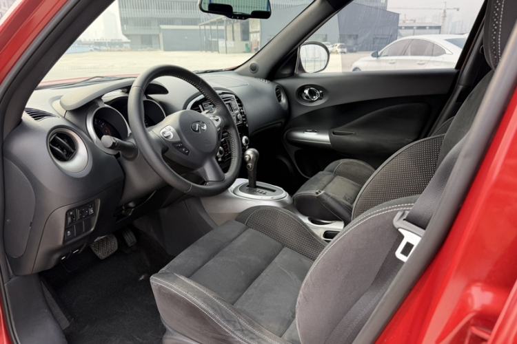 Used Infiniti ESQ 2014 1.6L Spontaneous Edition Interior 4