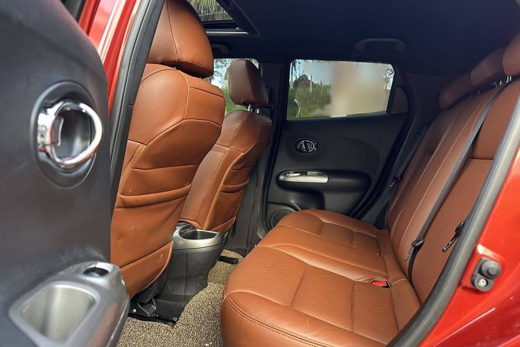 Used Infiniti ESQ 2014 1.6L Spontaneous Edition Interior 4