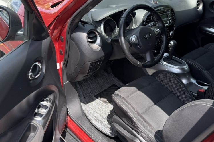 Used Infiniti ESQ 2014 1.6L Spontaneous Edition Interior 4