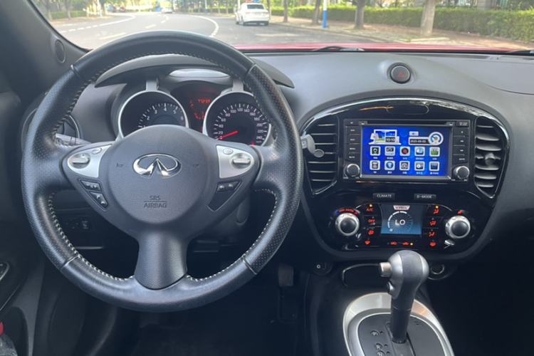 Used Infiniti ESQ 2014 1.6L Spontaneous Edition Interior 4