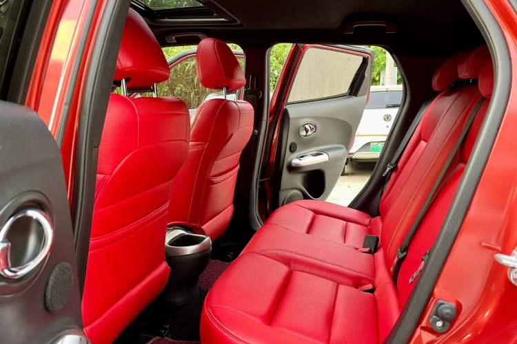 Used Infiniti ESQ 2014 1.6L Spontaneous Edition Interior 5