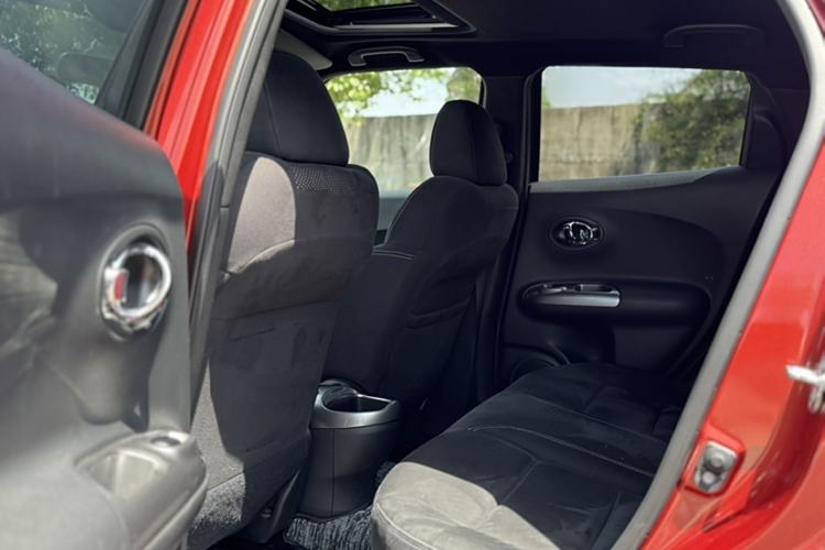 Used Infiniti ESQ 2014 1.6L Spontaneous Edition Interior 5