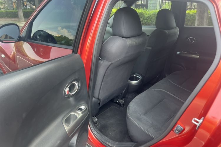 Used Infiniti ESQ 2014 1.6L Spontaneous Edition Interior 5