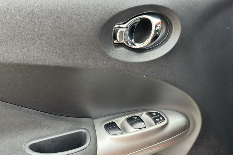 Used Infiniti ESQ 2014 1.6L Spontaneous Edition Interior 7
