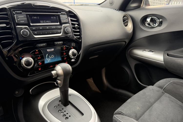 Used Infiniti ESQ 2014 1.6L Spontaneous Edition Interior 9