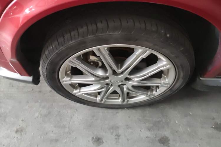 Used Infiniti ESQ 2014 1.6L Spontaneous Edition Left Front Wheel Hub