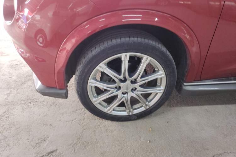 Used Infiniti ESQ 2014 1.6L Spontaneous Edition Left Front Wheel Hub