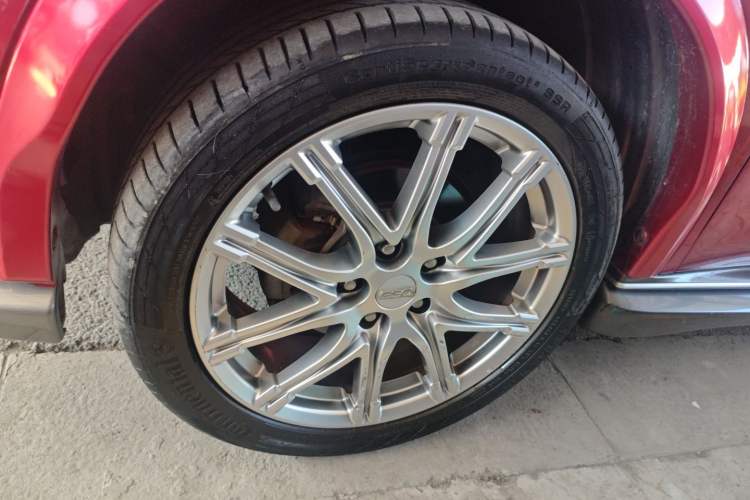 Used Infiniti ESQ 2014 1.6L Spontaneous Edition Left Front Wheel Hub