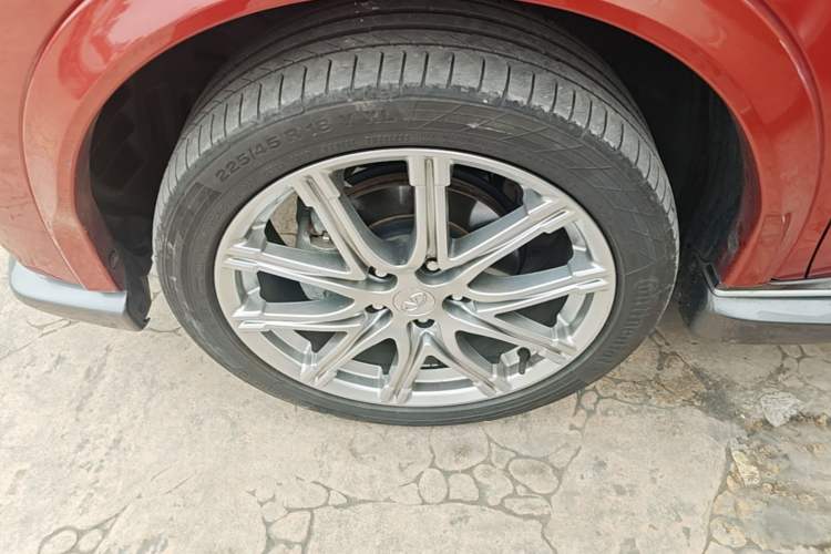Used Infiniti ESQ 2014 1.6L Spontaneous Edition Left Front Wheel Hub