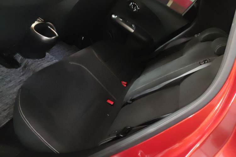 Used Infiniti ESQ 2014 1.6L Spontaneous Edition Left Rear Seat
