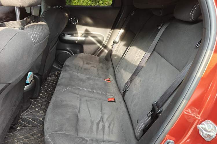 Used Infiniti ESQ 2014 1.6L Spontaneous Edition Left Rear Seat