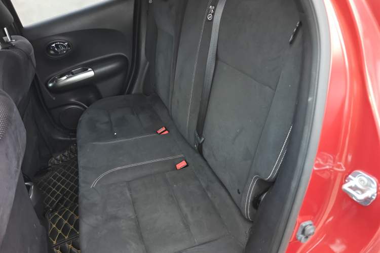 Used Infiniti ESQ 2014 1.6L Spontaneous Edition Left Rear Seat