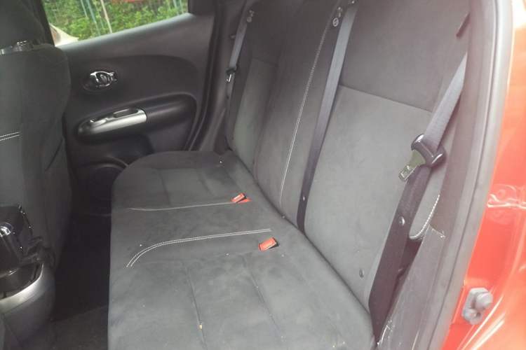 Used Infiniti ESQ 2014 1.6L Spontaneous Edition Left Rear Seat