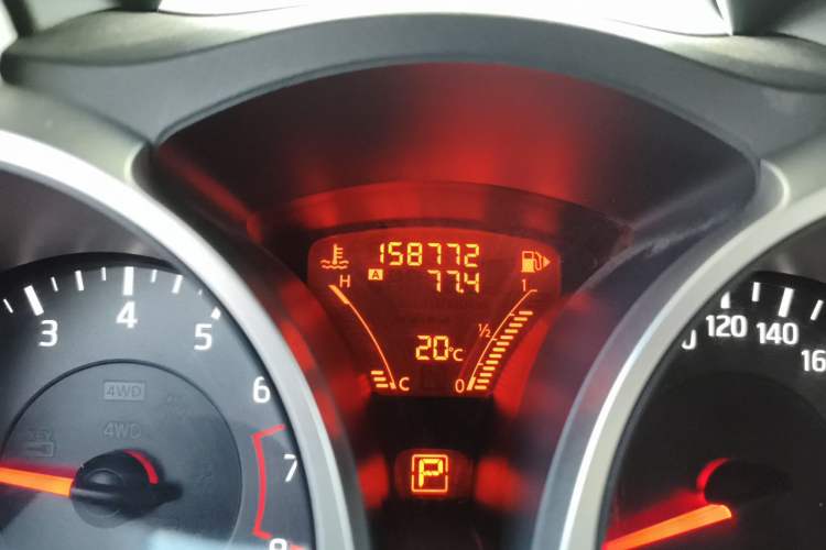 Used Infiniti ESQ 2014 1.6L Spontaneous Edition Odometer Close Up