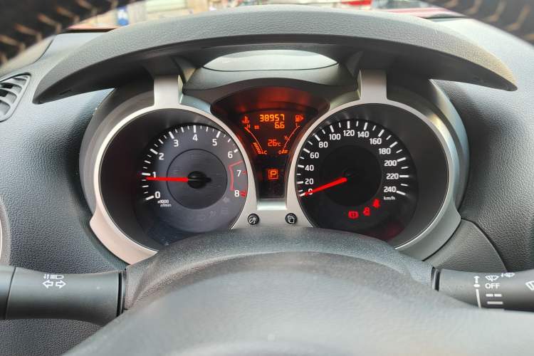 Used Infiniti ESQ 2014 1.6L Spontaneous Edition Odometer Close Up