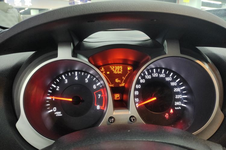 Used Infiniti ESQ 2014 1.6L Spontaneous Edition Odometer Close Up