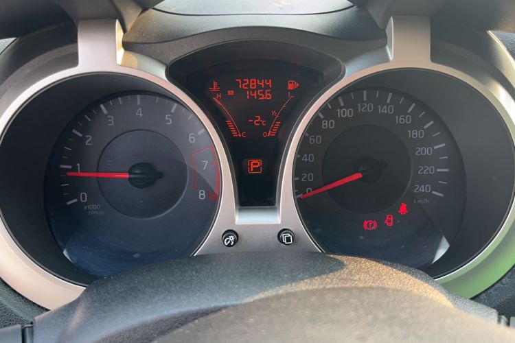 Used Infiniti ESQ 2014 1.6L Spontaneous Edition Odometer Close Up