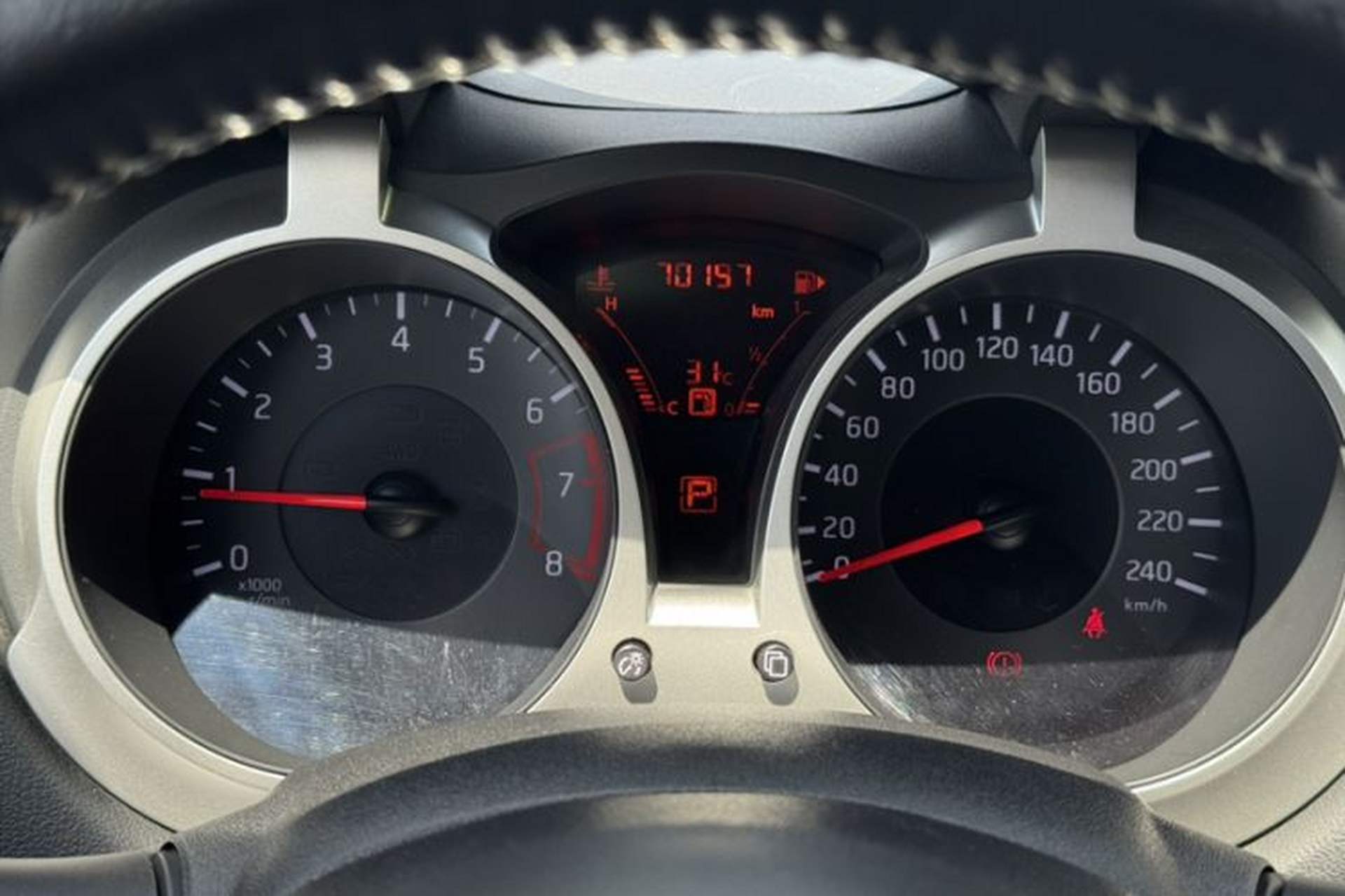 Used Infiniti ESQ 2014 1.6L Spontaneous Edition Odometer Close Up