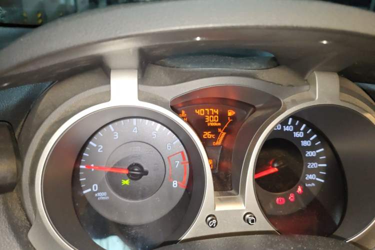 Used Infiniti ESQ 2014 1.6L Spontaneous Edition Odometer Close Up