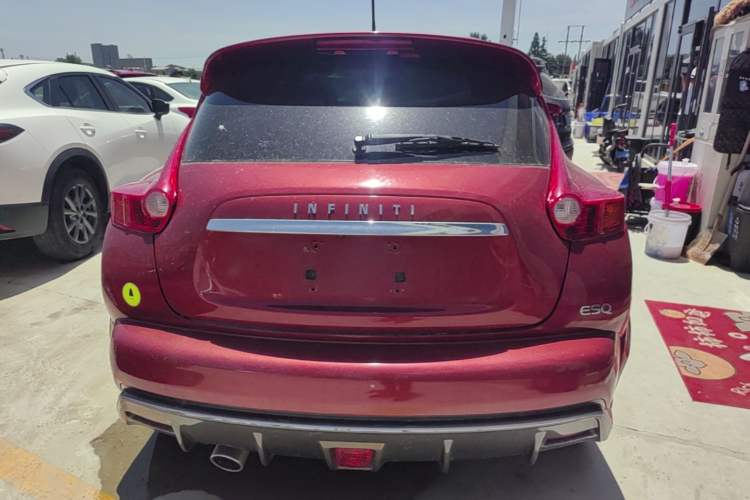 Used Infiniti ESQ 2014 1.6L Luxury Edition Rear