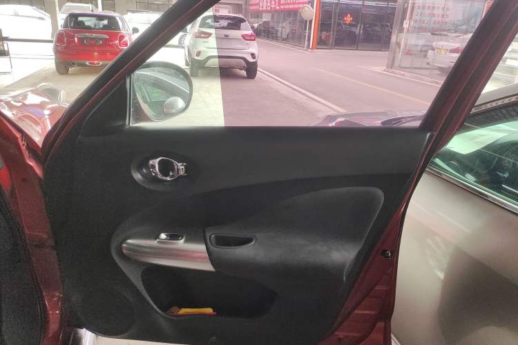 Used Infiniti ESQ 2014 1.6L Spontaneous Edition Right Front Door Interior
