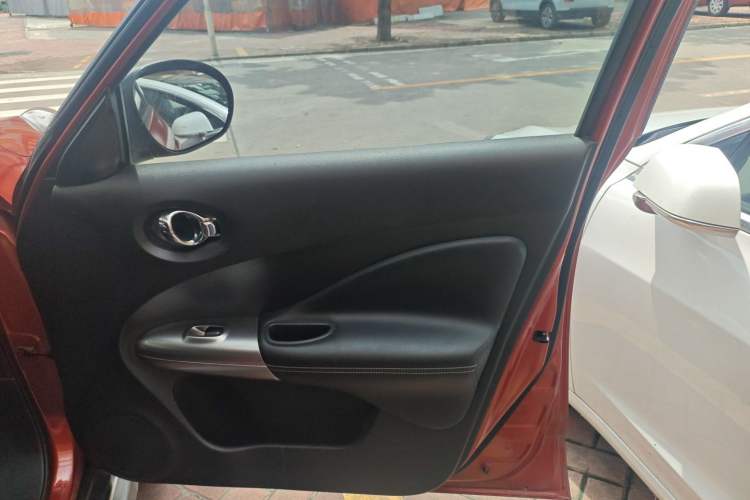 Used Infiniti ESQ 2014 1.6L Luxury Edition Right Front Door Interior