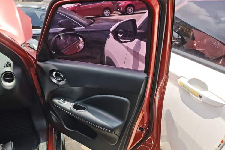 Used Infiniti ESQ 2014 1.6L Luxury Edition Right Front Door Interior