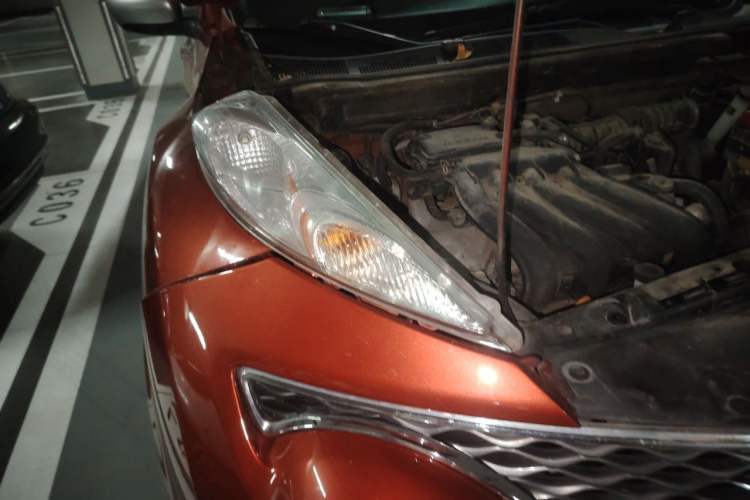 Used Infiniti ESQ 2014 1.6L Spontaneous Edition Right Front Headlight