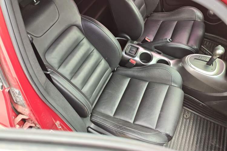 Used Infiniti ESQ 2014 1.6L Luxury Edition Right Front Seat