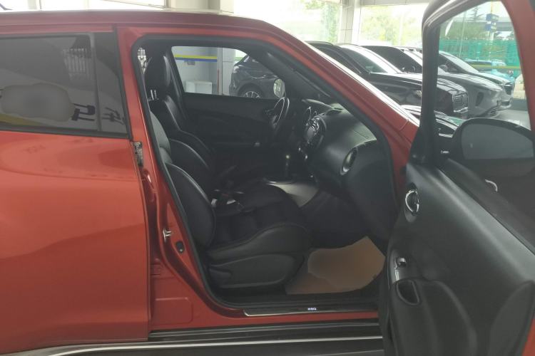 Used Infiniti ESQ 2014 1.6L Luxury Edition Right Front Seat