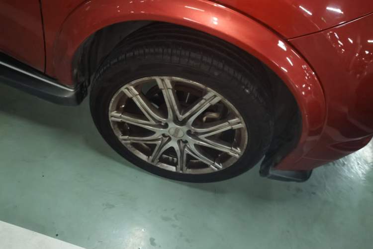 Used Infiniti ESQ 2014 1.6L Spontaneous Edition Right Front Wheel Hub