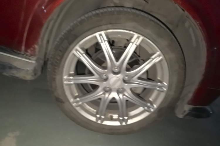 Used Infiniti ESQ 2014 1.6L Spontaneous Edition Right Front Wheel Hub