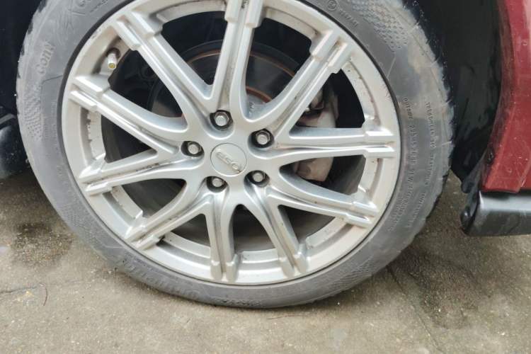 Used Infiniti ESQ 2014 1.6L Spontaneous Edition Right Front Wheel Hub