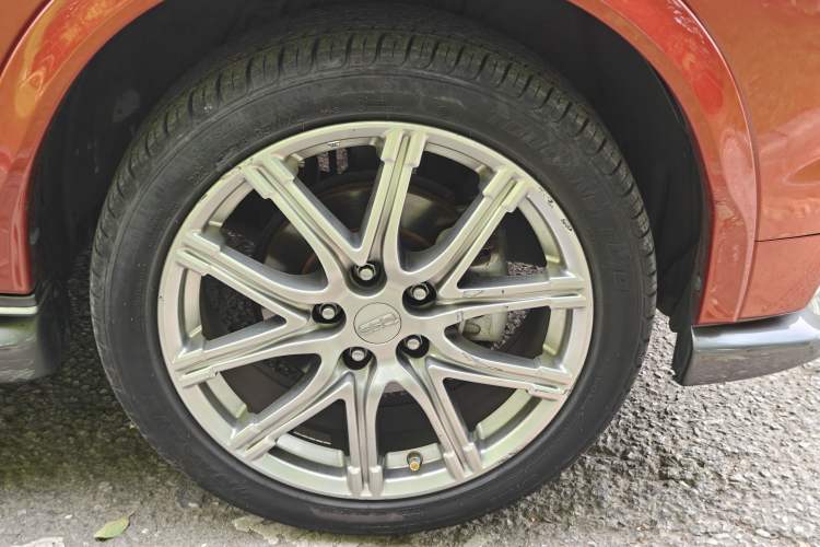 Used Infiniti ESQ 2014 1.6L Spontaneous Edition Right Front Wheel Hub
