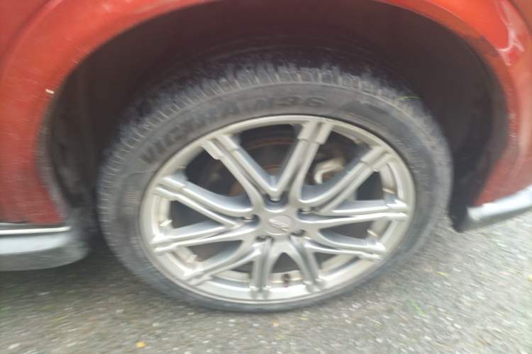 Used Infiniti ESQ 2014 1.6L Spontaneous Edition Right Front Wheel Hub
