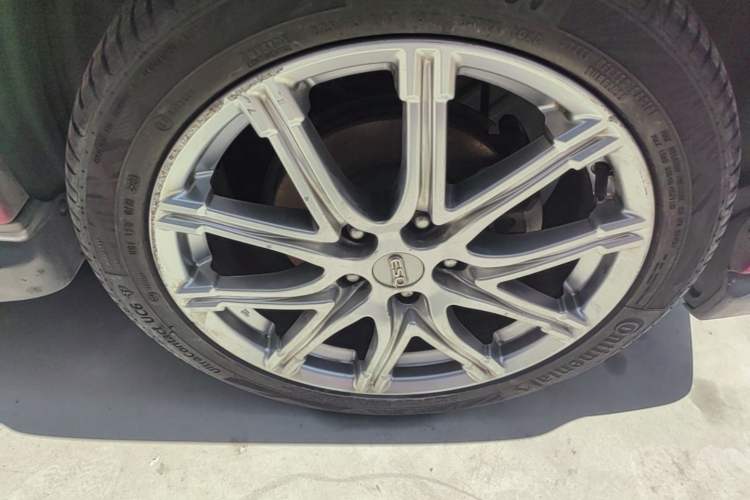 Used Infiniti ESQ 2014 1.6L Luxury Edition Right Front Wheel Hub