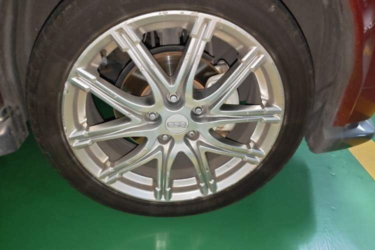 Used Infiniti ESQ 2014 1.6L Spontaneous Edition Right Front Wheel Hub